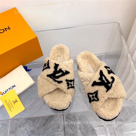 LOUIS VUITTON Shearling Paseo Flat Comfort Mule .